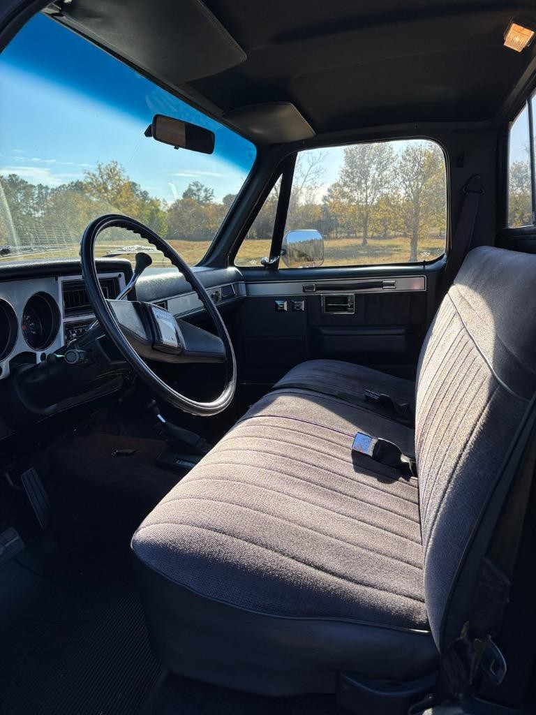 Chevrolet-CK10-Silverado-trim-short-bed-6.0-LS4x4-4L60-Nice-1986-Silverado-4x4-12