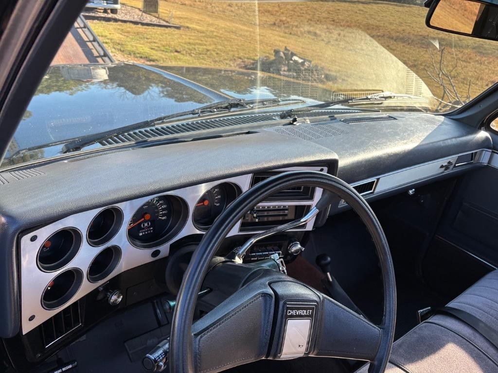 Chevrolet-CK10-Silverado-trim-short-bed-6.0-LS4x4-4L60-Nice-1986-Silverado-4x4-13