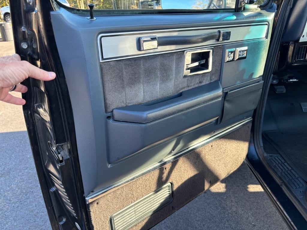 Chevrolet-CK10-Silverado-trim-short-bed-6.0-LS4x4-4L60-Nice-1986-Silverado-4x4-14