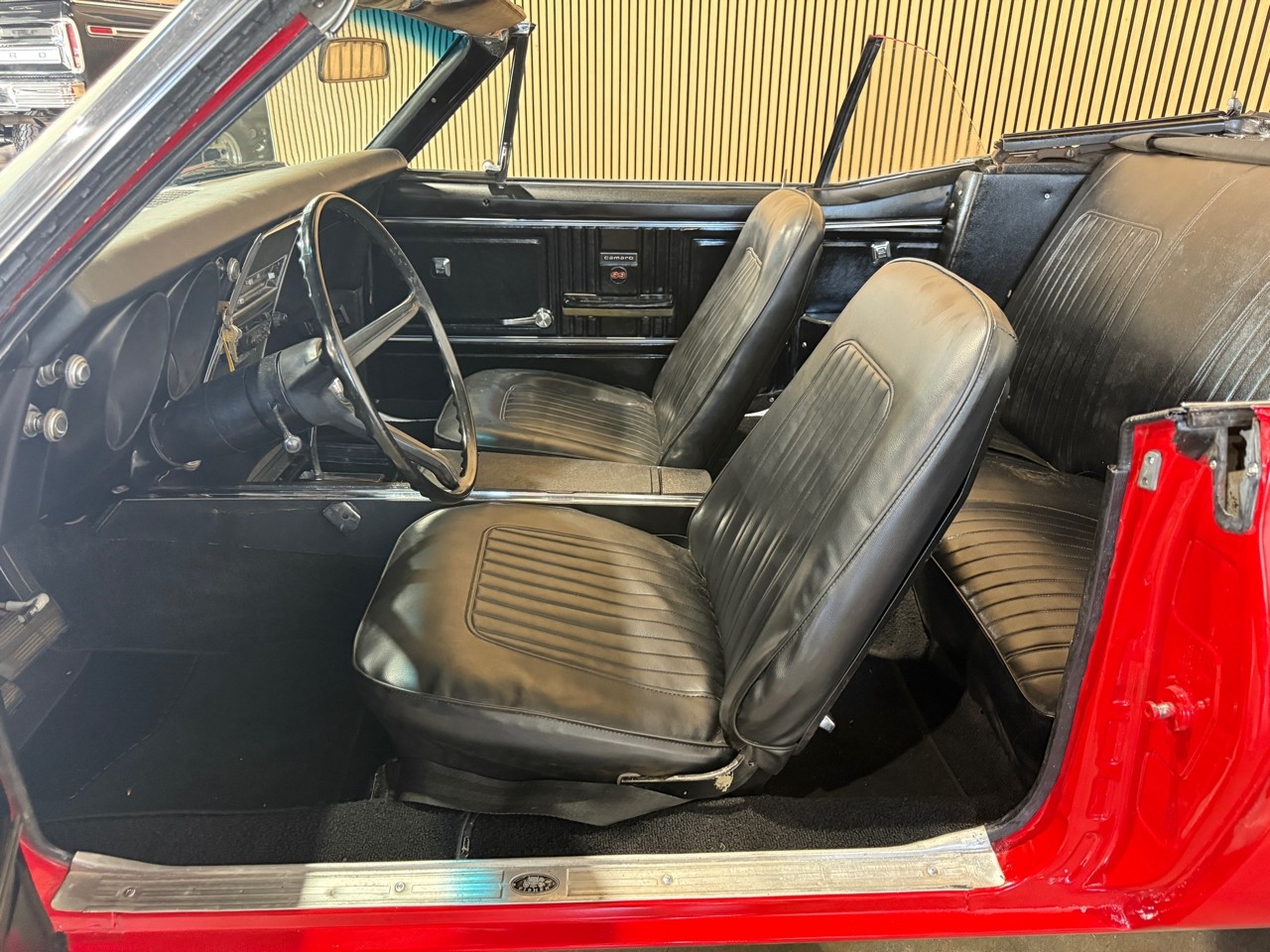 Chevrolet-Camaro-1967-Classic-Car-14