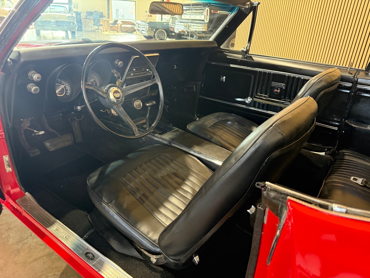 Chevrolet-Camaro-1967-Classic-Car-15