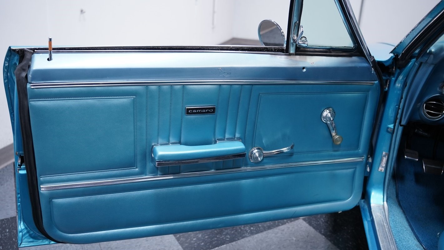 Chevrolet-Camaro-1967-Coupe-32