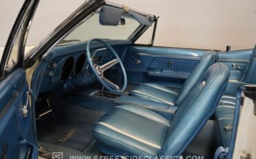 Chevrolet-Camaro-1967-Ermine-White-Bright-Blue-1