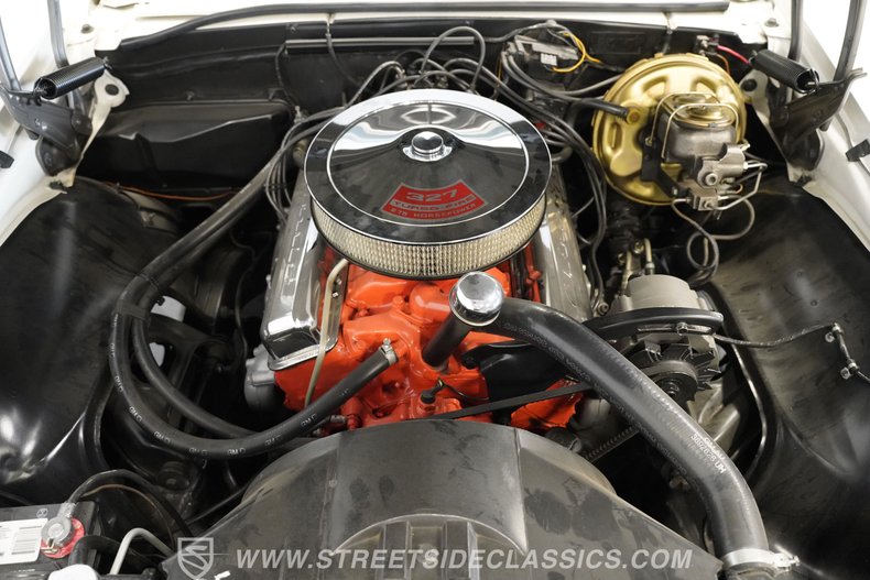 Chevrolet-Camaro-1967-Ermine-White-Bright-Blue-14