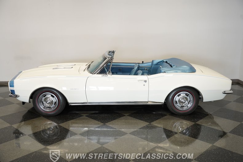 Chevrolet-Camaro-1967-Ermine-White-Bright-Blue-2