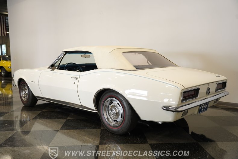 Chevrolet-Camaro-1967-Ermine-White-Bright-Blue-21