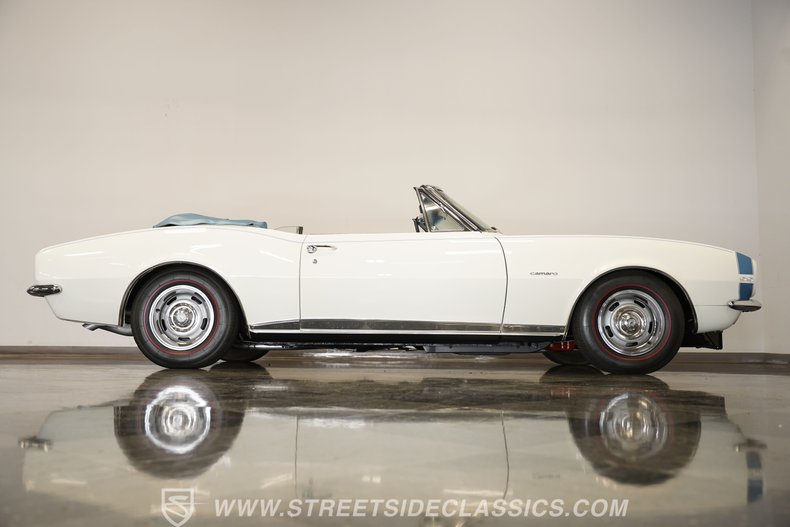 Chevrolet-Camaro-1967-Ermine-White-Bright-Blue-26