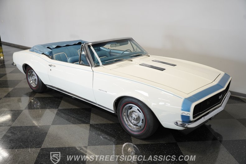 Chevrolet-Camaro-1967-Ermine-White-Bright-Blue-29