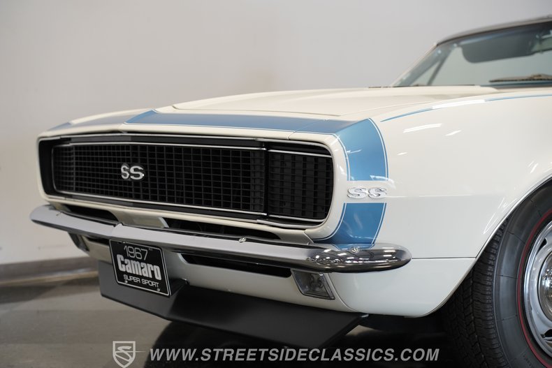 Chevrolet-Camaro-1967-Ermine-White-Bright-Blue-30
