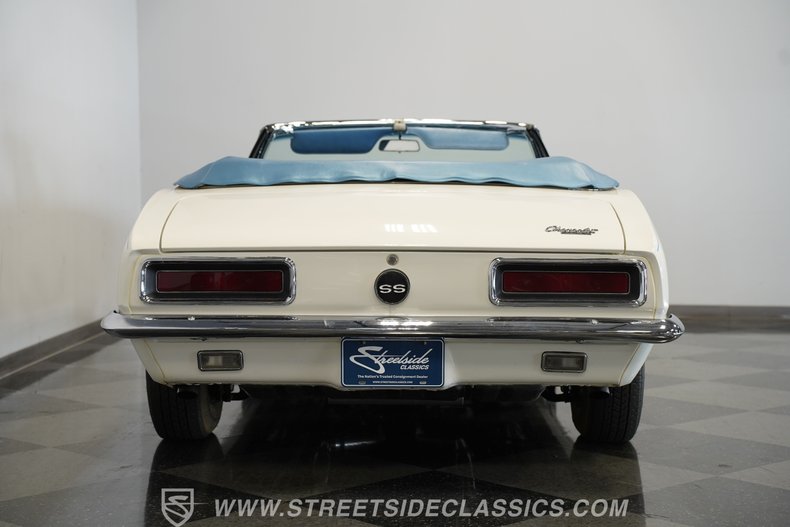 Chevrolet-Camaro-1967-Ermine-White-Bright-Blue-33