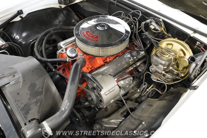 Chevrolet-Camaro-1967-Ermine-White-Bright-Blue-37