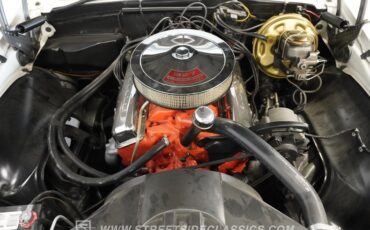 Chevrolet-Camaro-1967-Ermine-White-Bright-Blue-38