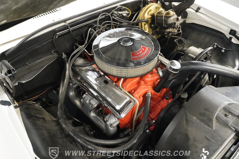 Chevrolet-Camaro-1967-Ermine-White-Bright-Blue-39