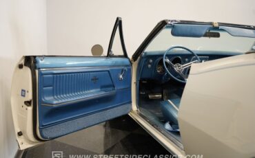 Chevrolet-Camaro-1967-Ermine-White-Bright-Blue-40