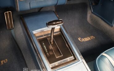 Chevrolet-Camaro-1967-Ermine-White-Bright-Blue-47