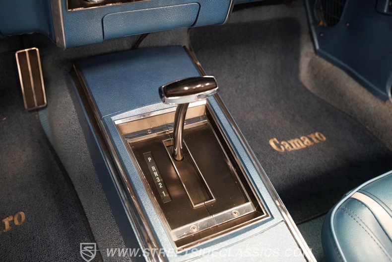 Chevrolet-Camaro-1967-Ermine-White-Bright-Blue-47