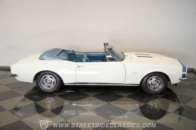 Chevrolet-Camaro-1967-Ermine-White-Bright-Blue-7