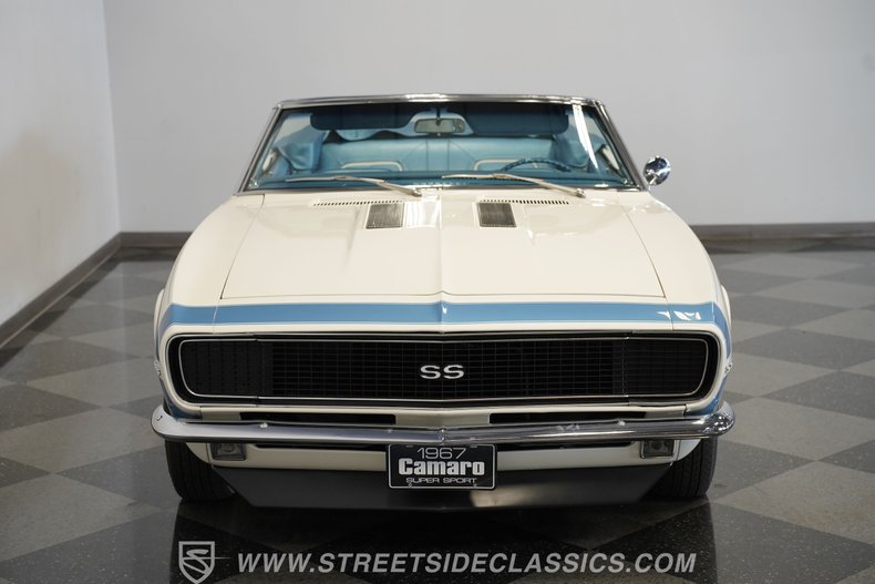 Chevrolet-Camaro-1967-Ermine-White-Bright-Blue-8