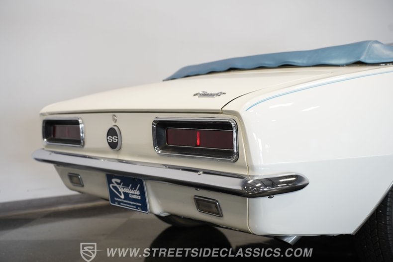 Chevrolet-Camaro-1967-Ermine-White-Bright-Blue-9
