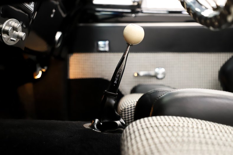 Chevrolet-Camaro-1967-Indy-Red-Black-38