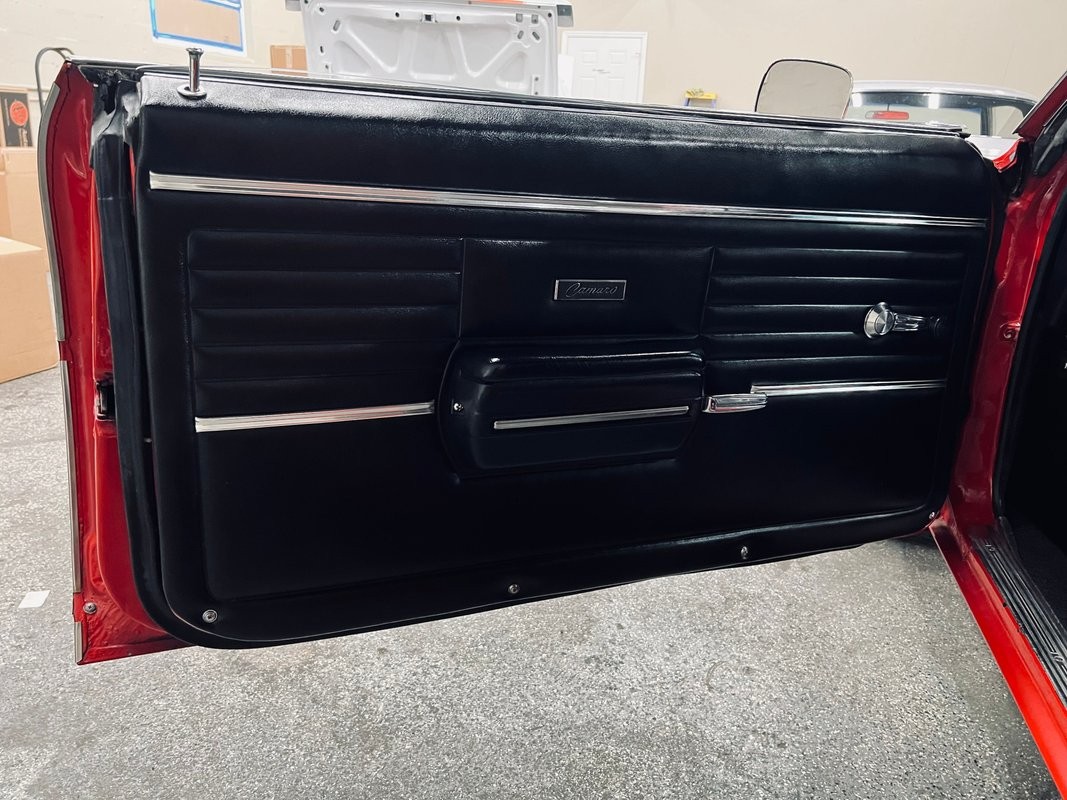 Chevrolet-Camaro-1968-Coupe-13