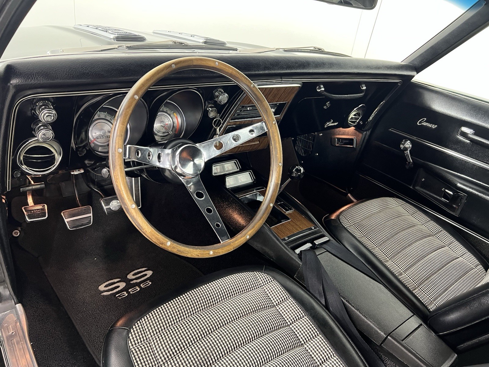 Chevrolet-Camaro-1968-Coupe-13