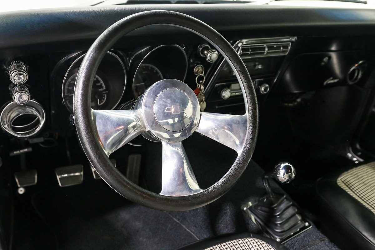 Chevrolet-Camaro-1968-Coupe-17