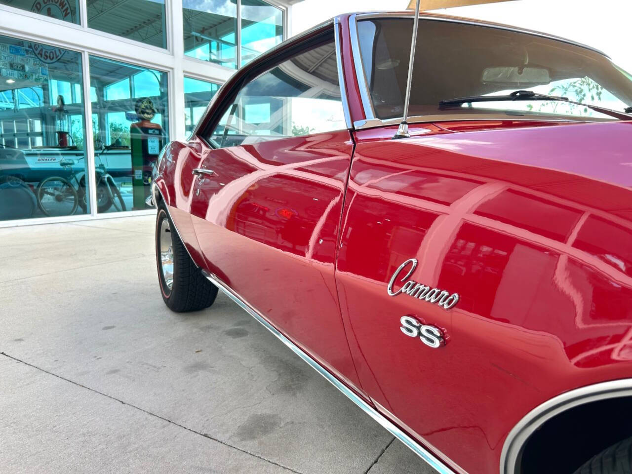 Chevrolet-Camaro-1968-Hatchback-18