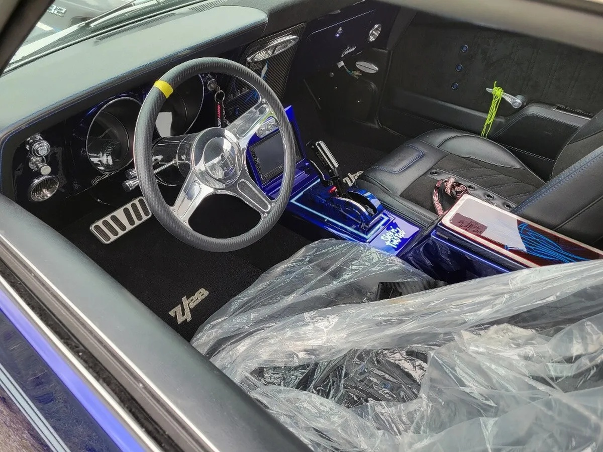 Chevrolet-Camaro-1968-Kandy-Blue-Black-W-4