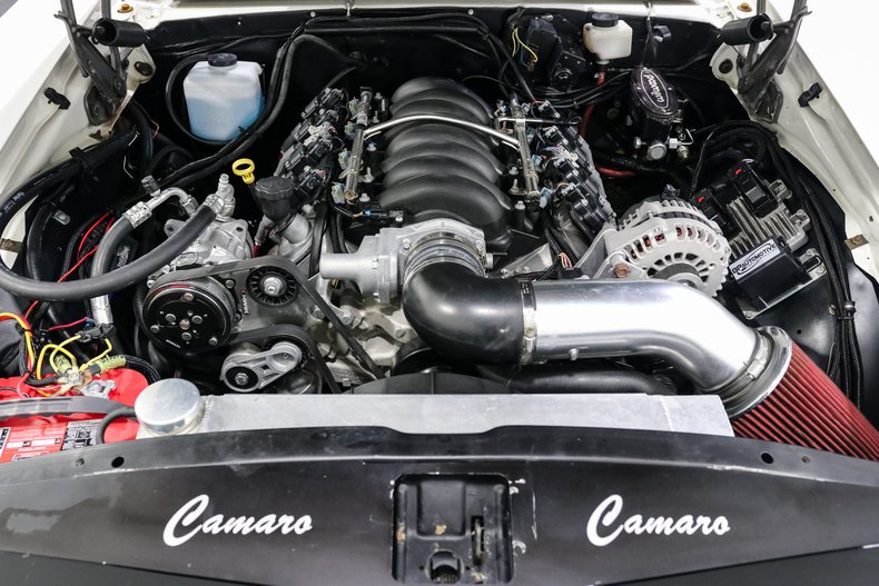 Chevrolet-Camaro-1968-White-Black-ampamp-White-Ho-1