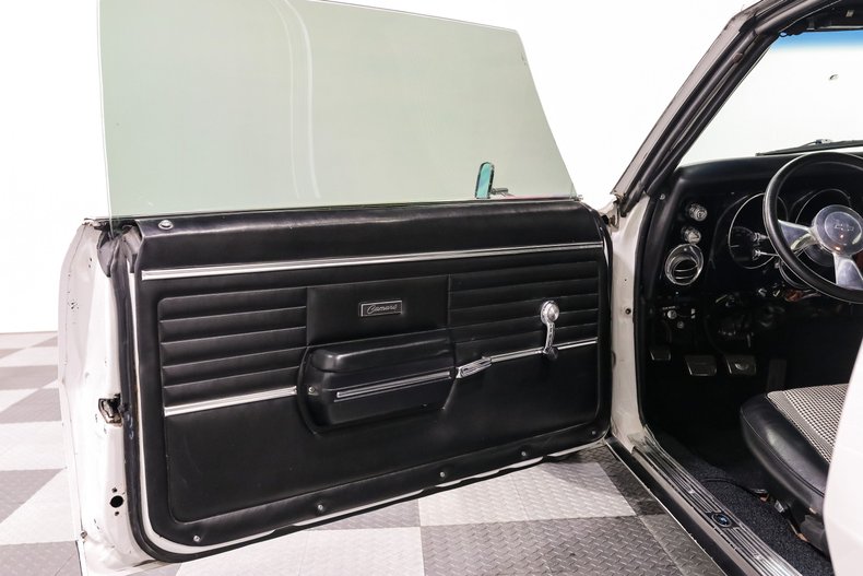 Chevrolet-Camaro-1968-White-Black-ampamp-White-Ho-21