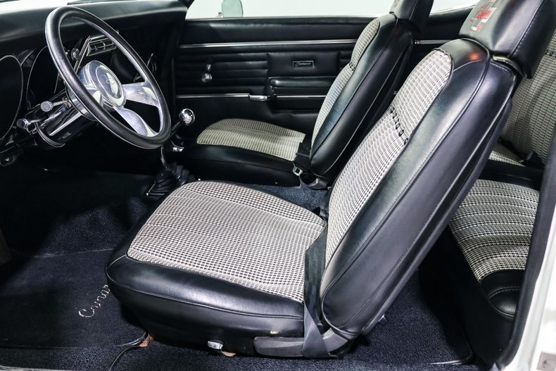 Chevrolet-Camaro-1968-White-Black-ampamp-White-Ho-23