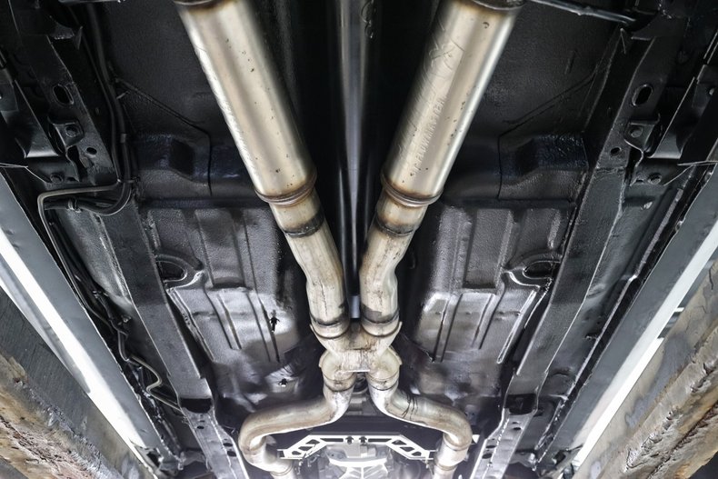 Chevrolet-Camaro-1968-White-Black-ampamp-White-Ho-28