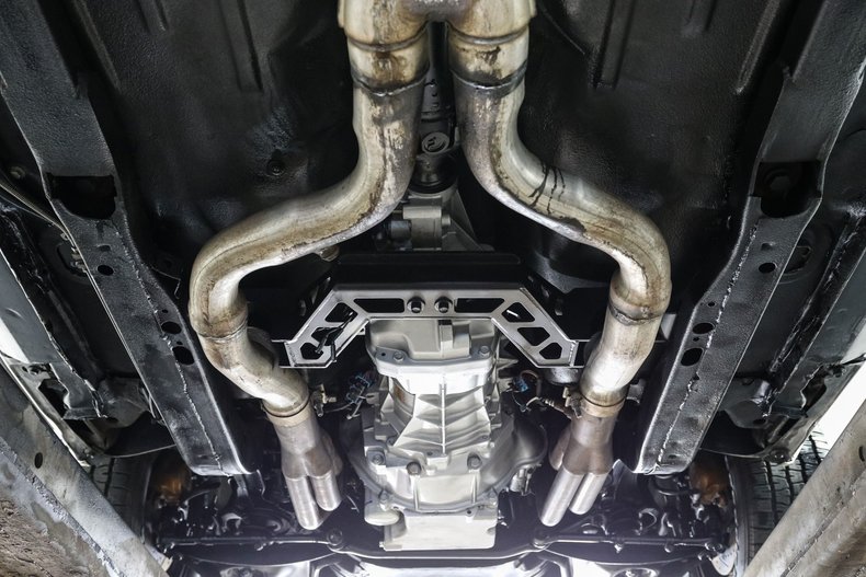 Chevrolet-Camaro-1968-White-Black-ampamp-White-Ho-29