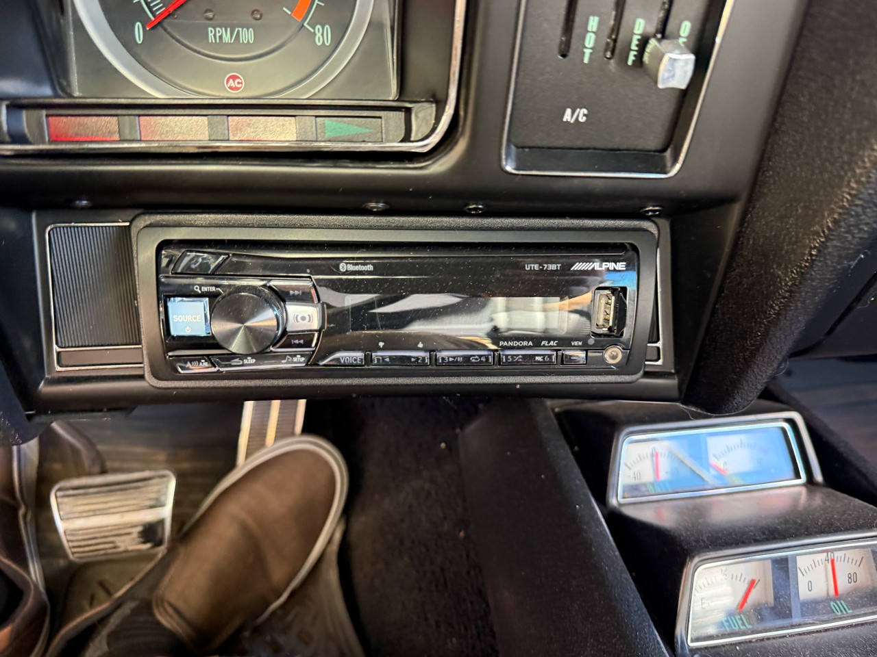 Chevrolet-Camaro-1969-American-Muscle-Car-27