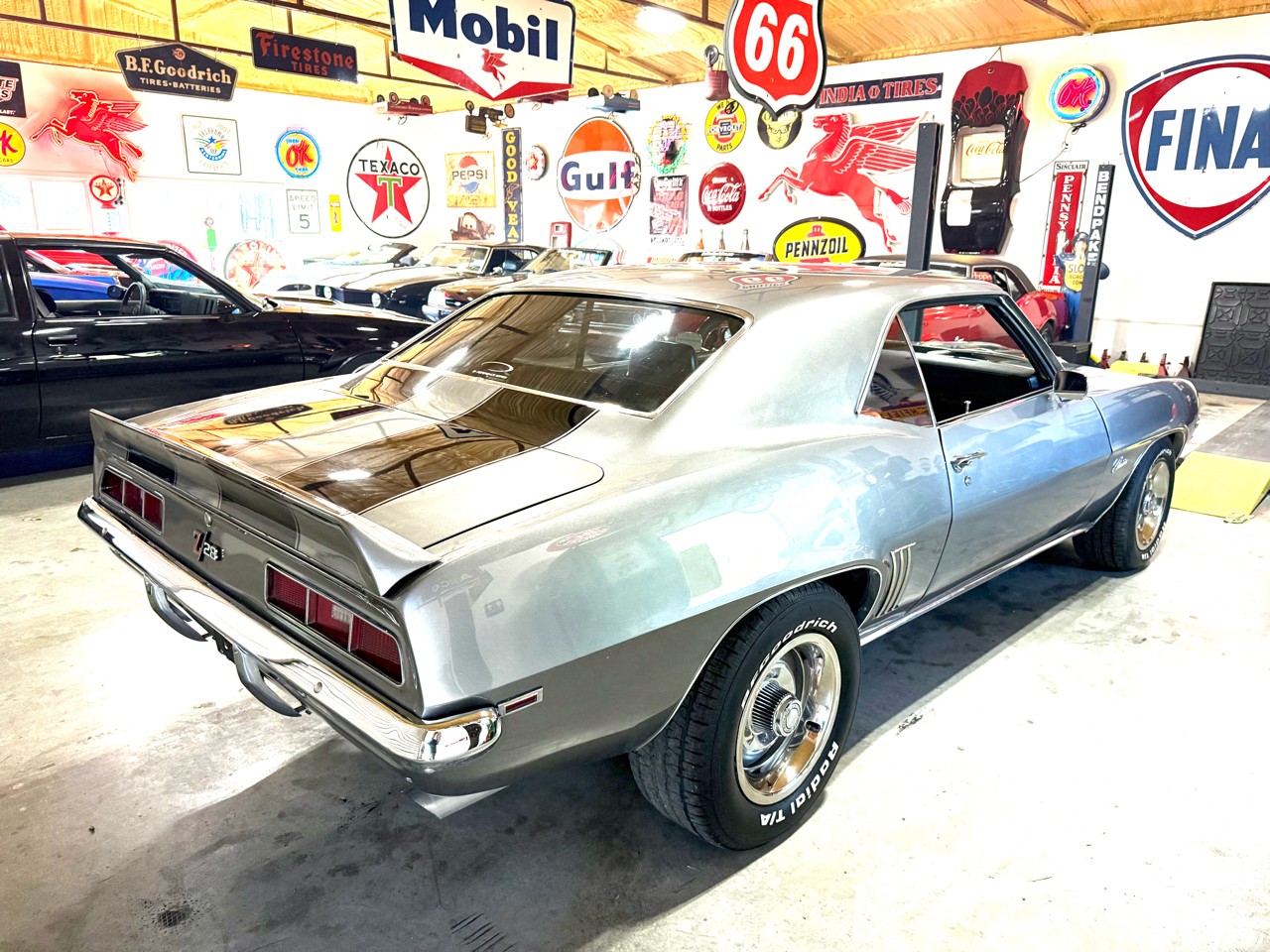 Chevrolet-Camaro-1969-American-Muscle-Car-3