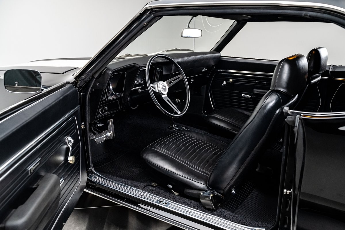 Chevrolet-Camaro-1969-Hardtop-2