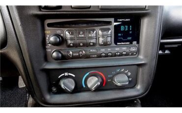 Chevrolet-Camaro-1973-TWO-DOOR-HARD-TOP-19