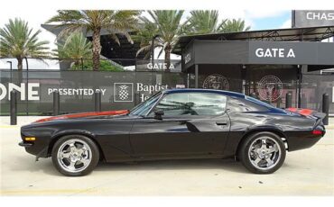 Chevrolet-Camaro-1973-TWO-DOOR-HARD-TOP-2