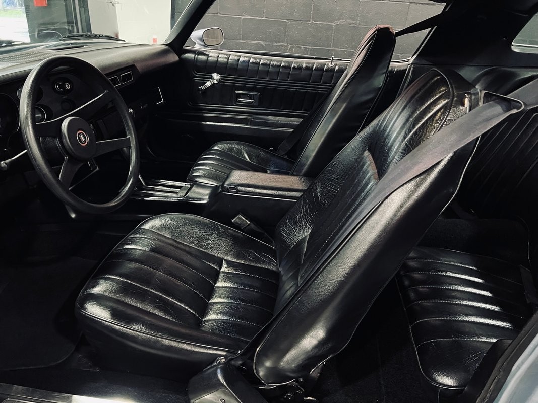 Chevrolet-Camaro-1976-Coupe-14