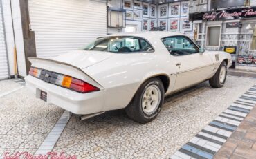 Chevrolet-Camaro-1978-25