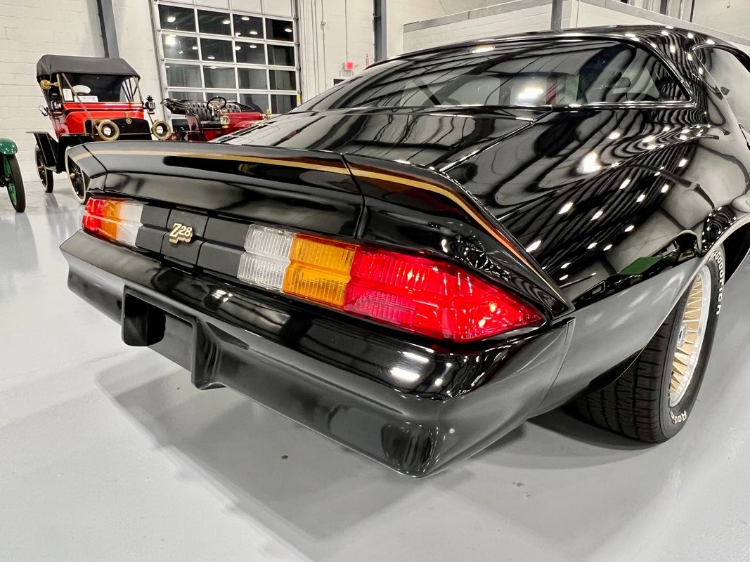 Chevrolet-Camaro-1978-Coupe-16