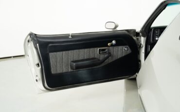 Chevrolet-Camaro-1979-Coupe-13