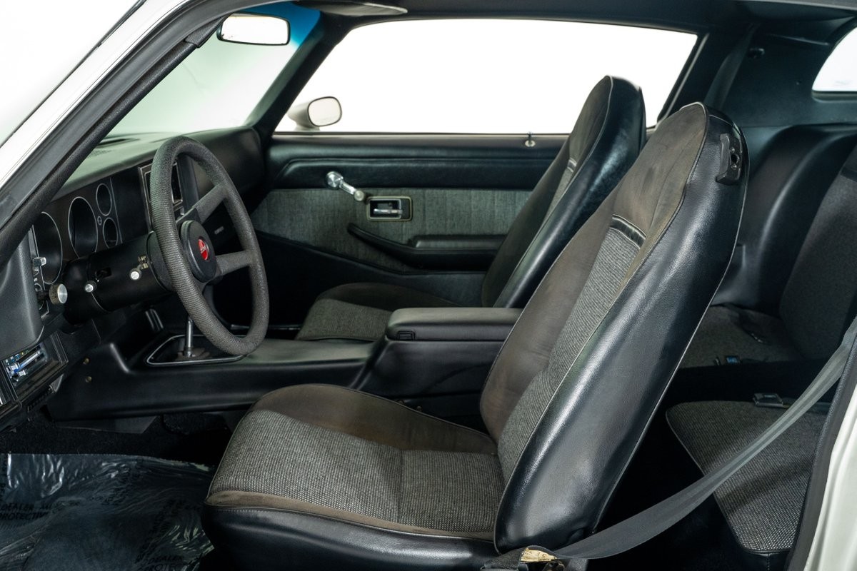 Chevrolet-Camaro-1979-Coupe-15