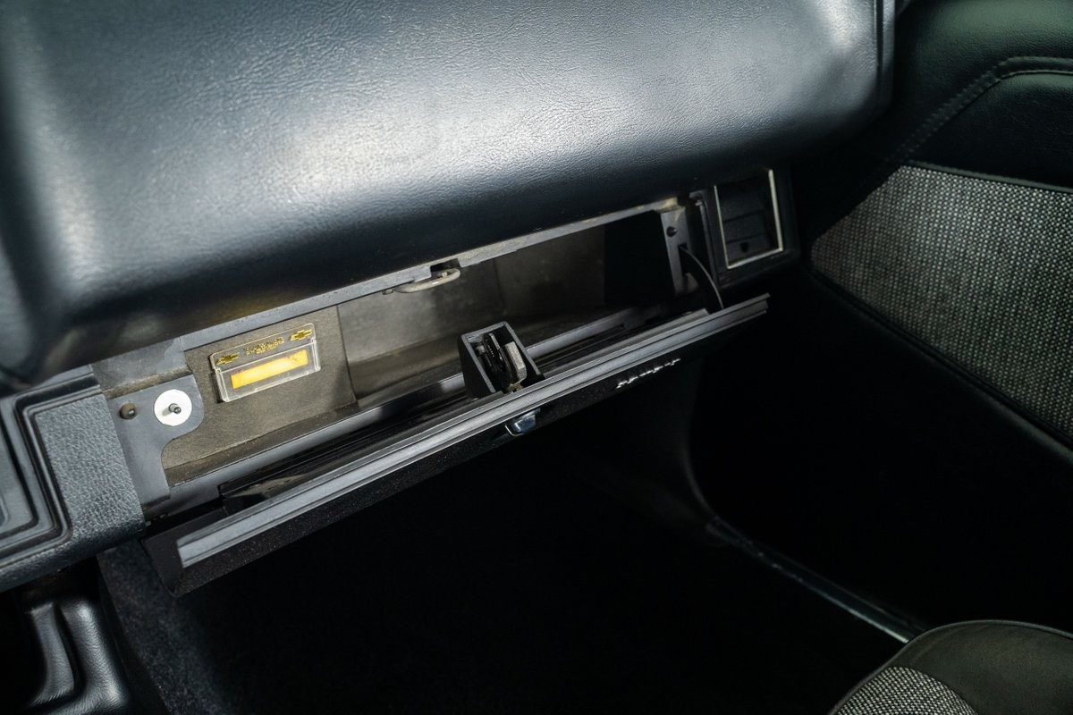 Chevrolet-Camaro-1979-Coupe-27