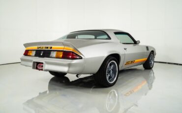 Chevrolet-Camaro-1979-Coupe-9