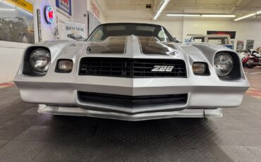 Chevrolet-Camaro-1981-Coupe-10