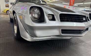 Chevrolet-Camaro-1981-Coupe-11