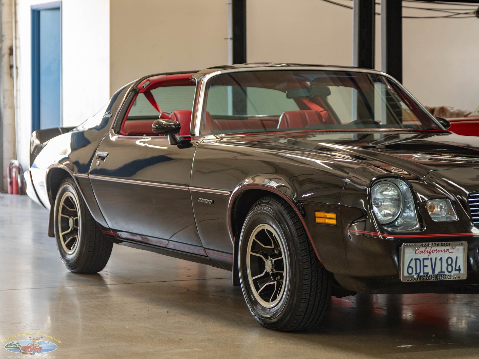 Chevrolet-Camaro-1981-Coupe-11