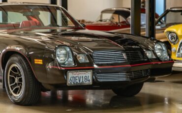 Chevrolet-Camaro-1981-Coupe-12